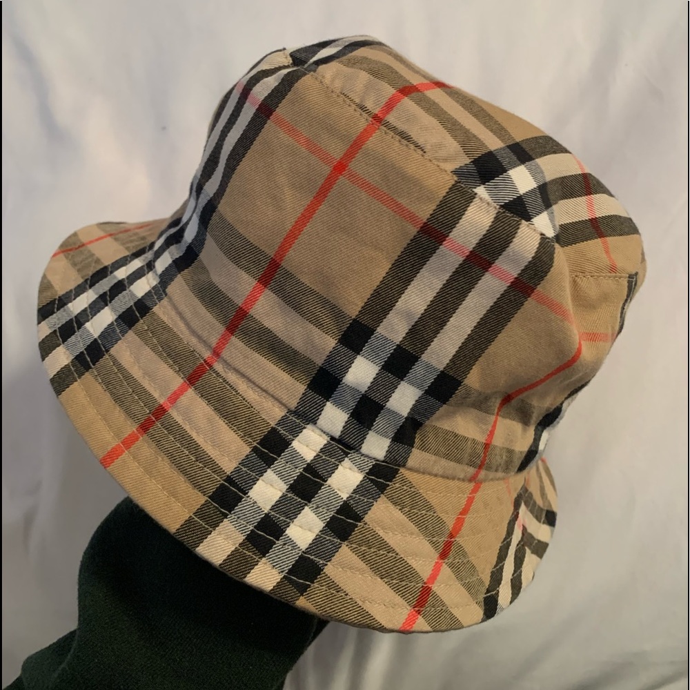 Burberry bucket hat